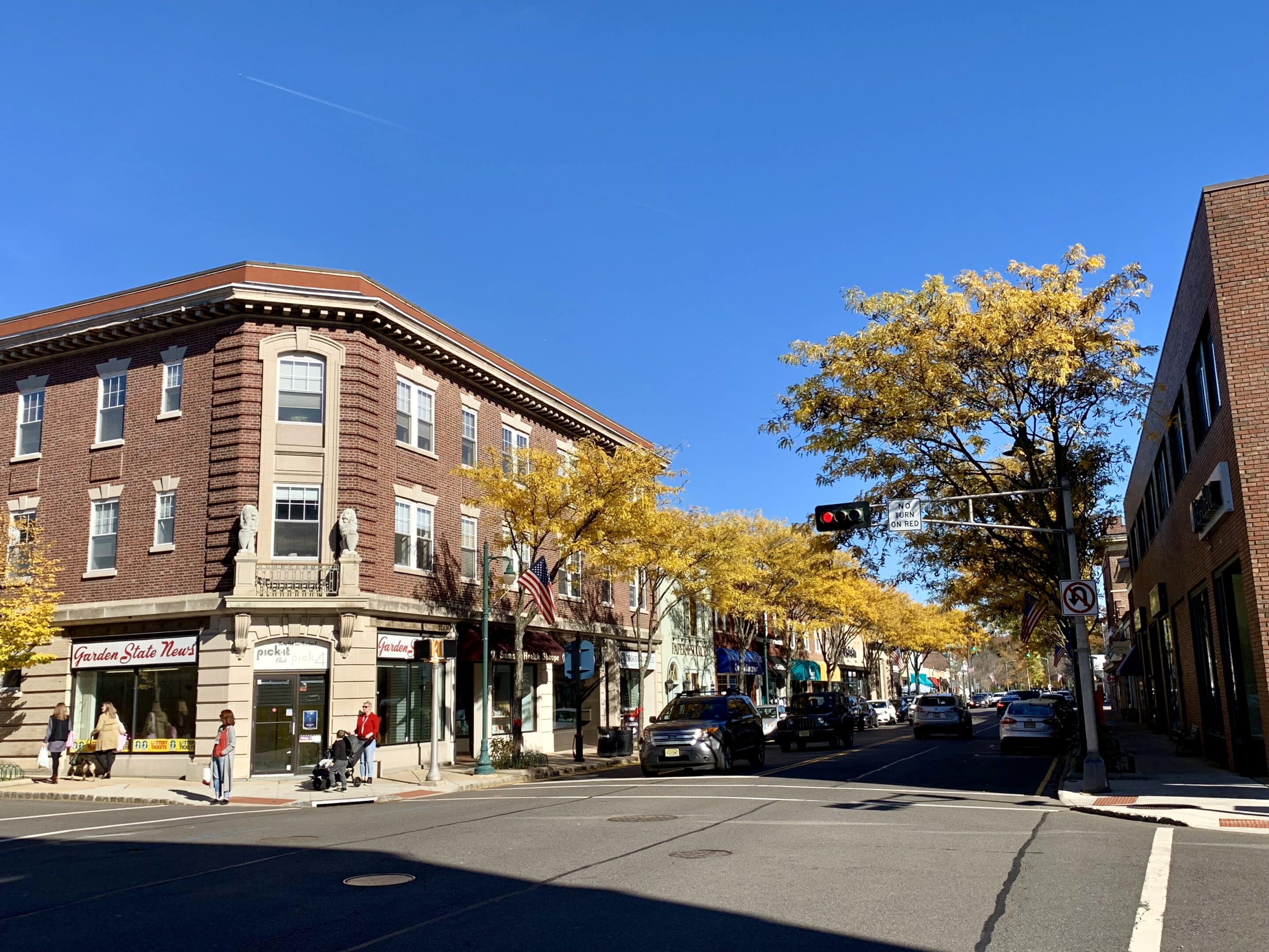 Downtown Summit, NJ Downtown Summit, New Jersey, with brick buildings, shops, and tree-lined streets on a sunny day